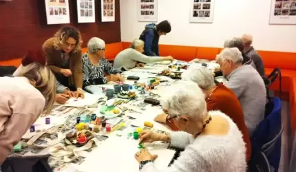 Seniorzy z wizytą w średzkiej bibliotece