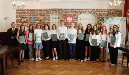 Najlepsi ósmoklasiści ze stypendium Burmistrza