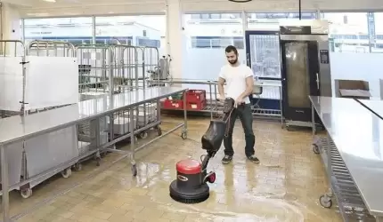 Maszyny sprzątające do podłóg - dlaczego warto kupić?