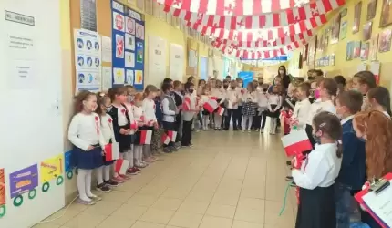 Majowe świętowanie w szkole w Ujeździe Górnym