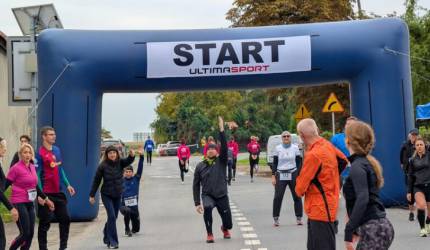 Sportowa energia w gminie Kostomłoty – I Bieg Szlakiem Wiatraków za nami!