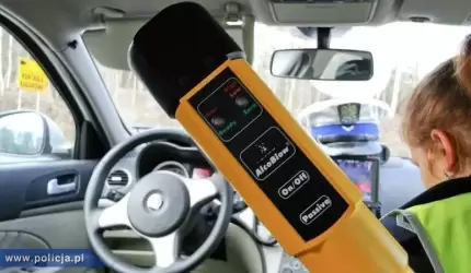 Nietrzeźwa 21-latka jazdę samochodem zakończyła w rowie