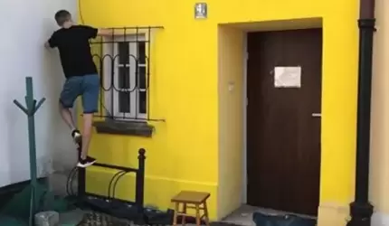 Wyraził skruchę i pomalował elewację siedziby Straży Miejskiej