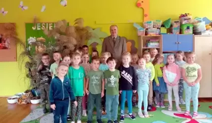 Leśniczy z wizytą w Przedszkolu w Ciechowie
