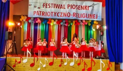 Partiotyczno-religijne śpiewanie w Szkole Podstawowej w Udaninie
