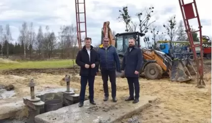 Trwa odwiert studni głębinowej na terenie stacji uzdatniania wody w Malczycach