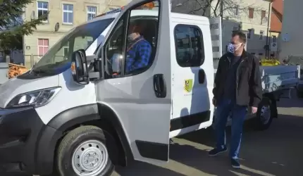 Nowy samochód dla powiatowych drogowców