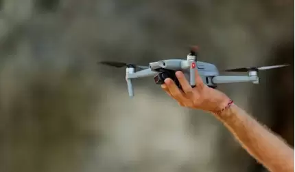 Dron z 3 kamerami – Mavic 3 Pro