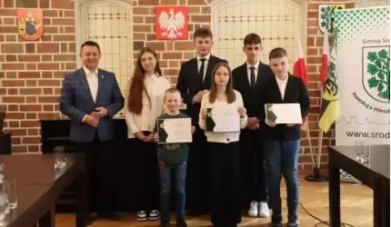 Zwycięzcy gminnego konkursu na logo Młodzieżowej Rady Miejskiej zostali nagrodzeni
