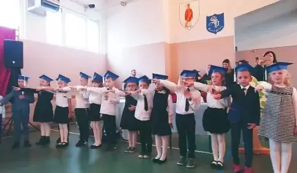 Uroczyste pasowanie na ucznia w szkole w Kostomłotach