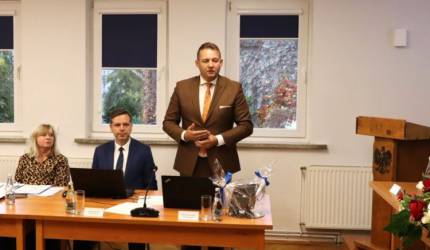 Decyzje, wyróżnienia i plany – październikowa sesja Rady Gminy Udanin