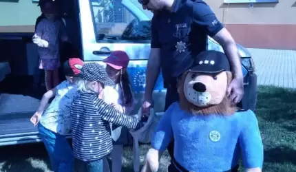 Przedszkolaki z Malczyc spotkały się z policjantami i Komisarzem Lwem