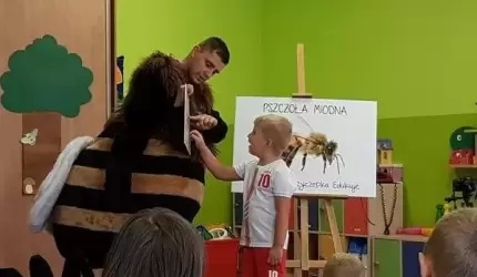 Spotkanie przedszkolaków z pszczelarzem