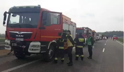 Spadło koło zapasowe i uderzyło w nadjeżdżający samochód