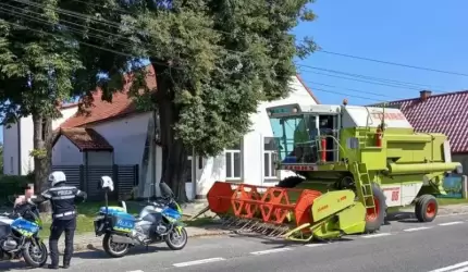 Kierowcy maszyn rolniczych muszą pamiętać o bezpieczeństwie, nie tylko na polu, ale również w ruchu drogowym