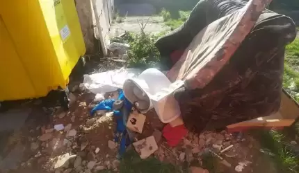 Środa Śląska: Hałda gruzu na podwórku zamiast w PSZOK