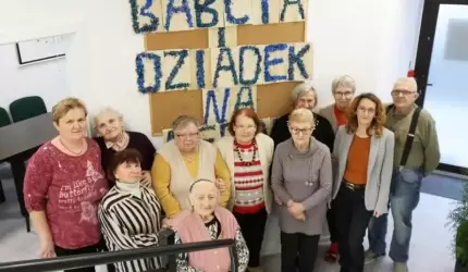 Seniorzy z Dziennego Domu Seniora dziękują opiekunom