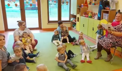 Pani Prezes Klubu Seniora z wizytą w średzkim żłobku