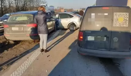 Na autostradzie zderzyło się pięć samochodów
