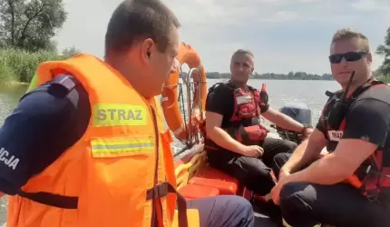 Wspólne patrole policjantów i strażaków na akwenach w powiecie