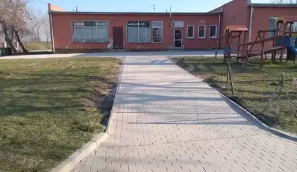 Zakończono przebudowę placu przed świetlicą w Konarach