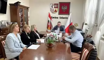 Podpisano umowę na przebudowę drogi gminnej w Ujeździe Górnym