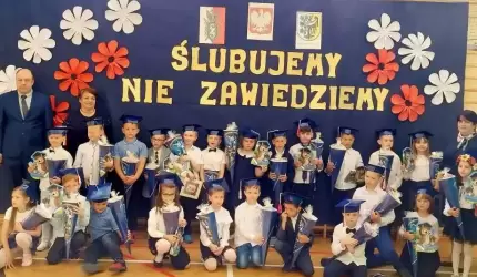 Pasowanie na ucznia w szkole w Rakoszycach