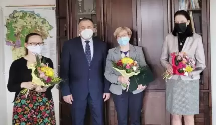 Wójt gminy Miękinia z najlepszymi życzeniami dla bibliotekarzy