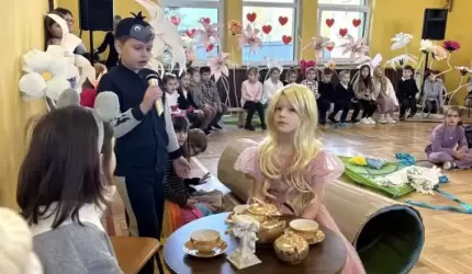 Wyjątkowy dzień, pełen uśmiechu, radości i dumy w szkole w Kostomłotach