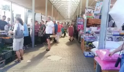 Na średzkim targowisku handel ma się dobrze