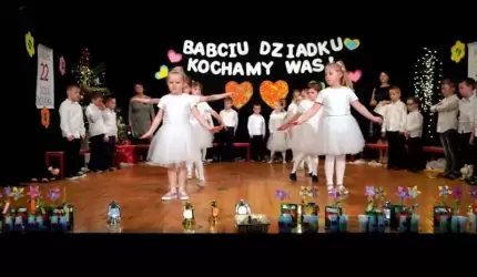 Pełen emocji i wzruszeń występ przedszkolaków z okazji Dnia Babci i Dziadka