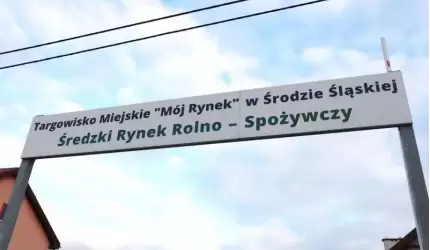 Nieuważni kierowcy powodują uszkodzenia lamp na targowisku