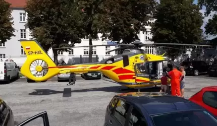Na parkingu przy szpitalu lądowało lotnicze pogotowie (zdjęcia)
