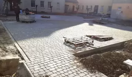 Postępy rewitalizacji gminnego podwórka Daszyńskiego/Kolejowa