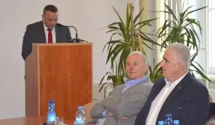 5 osób otrzyma tytuł "ZASŁUŻONY DLA POWIATU ..."