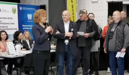 Wiele ofert i duże zainteresowanie powiatowymi Targami Pracy