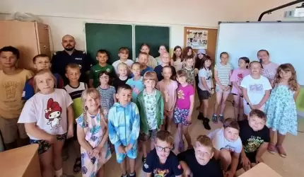 Malczyccy dzielnicowi z wizytą na półkolonii