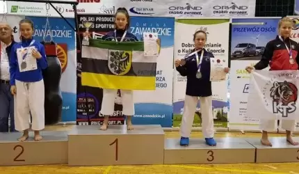 11 medali dla średzkich karateków w Zawadzkiem
