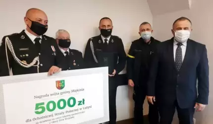 Wójt gminy Miękinia wręczył nagrody strażakom