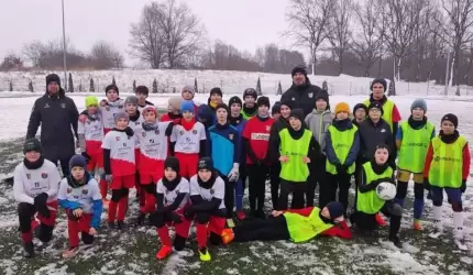 Młodziki UKS-u wygrywają w sparingu z Polonią