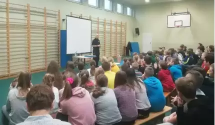 Straż Miejska uczy dzieci i młodzież jak poprawnie segregować śmieci