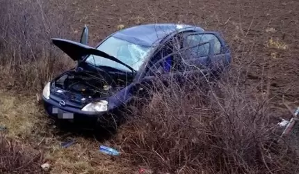 Samochód wypadł z drogi, kierowca odmówił pomocy...
