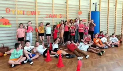 Kolorowe powitanie jesieni i Dzień Dyni w średzkiej podstawówce