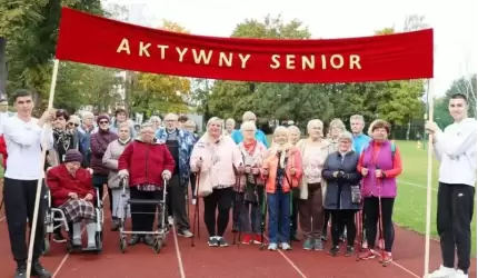 Marsz Aktywnego Seniora na stadionie OSiR