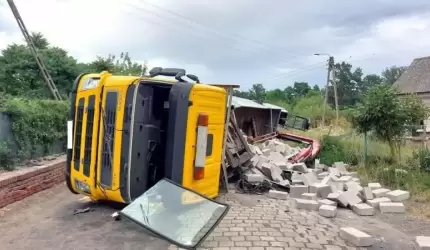 W Chełmie wywróciła się ciężarówka! Droga częściowo zablokowana [zdjęcia]