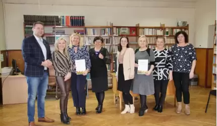 Z książką mi do twarzy - konkurs czytelniczy w bibliotece w Udaninie