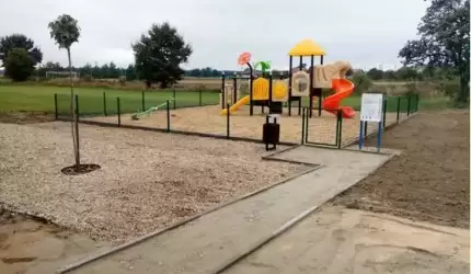 Ogrodzenie placu zabaw w Rzeczycy