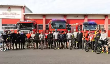 Przejechali 100 kilometrów, aby rozpropagować zbiórkę dla rodziny tragicznie zmarłego strażaka. Teraz finansowo wesprą ją również sponsorzy