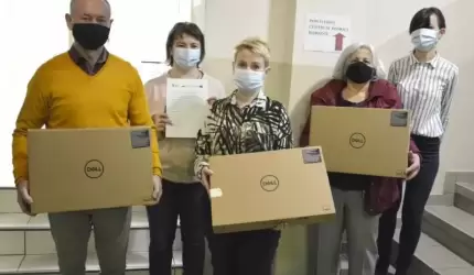 Laptopy i środki ochrony osobistej dla rodzin zastępczych