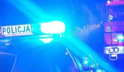 Wypadł z pojazdu i zginął na miejscu. Tragiczny finał jazdy 27-latka